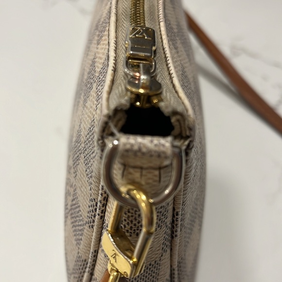 Louis Vuitton Damier Azur pochette - Picture 8 of 10